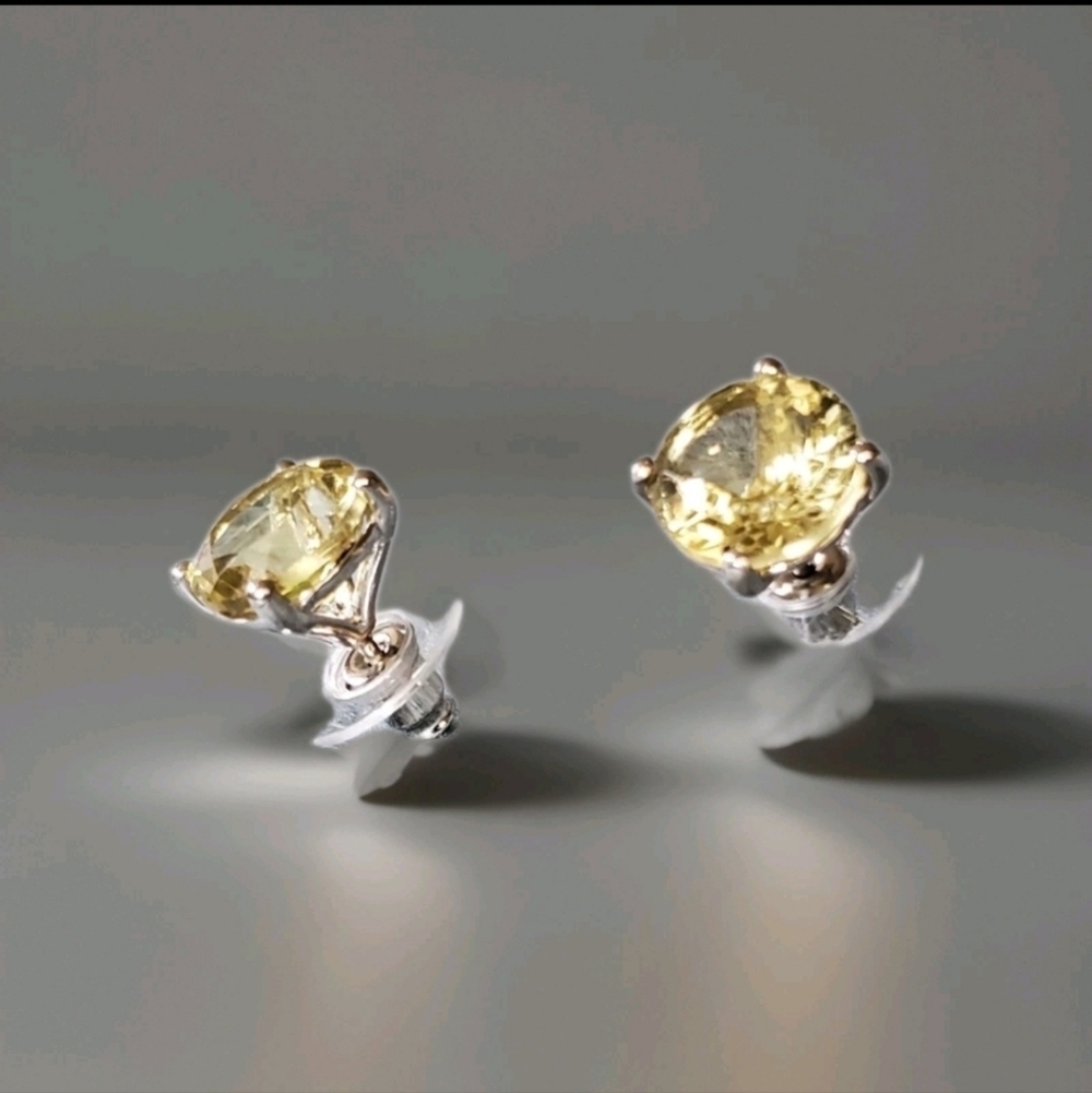 Ouro Verde Quartz Solitaire Stud Earrings Platinum Over Sterling Silver